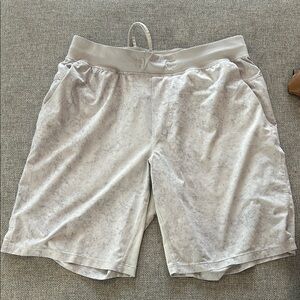 Men’s lululemon grey shorts